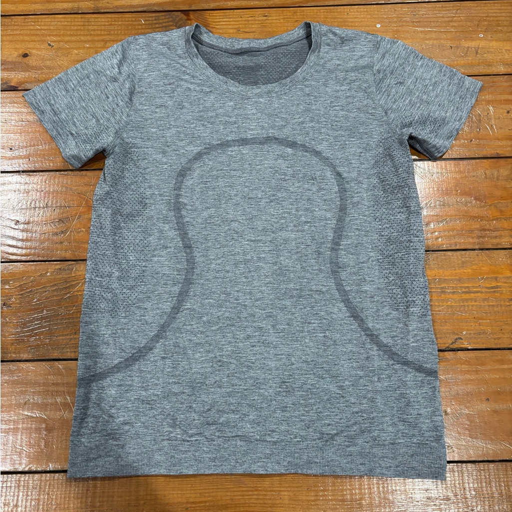 536Lululemon Gray Top